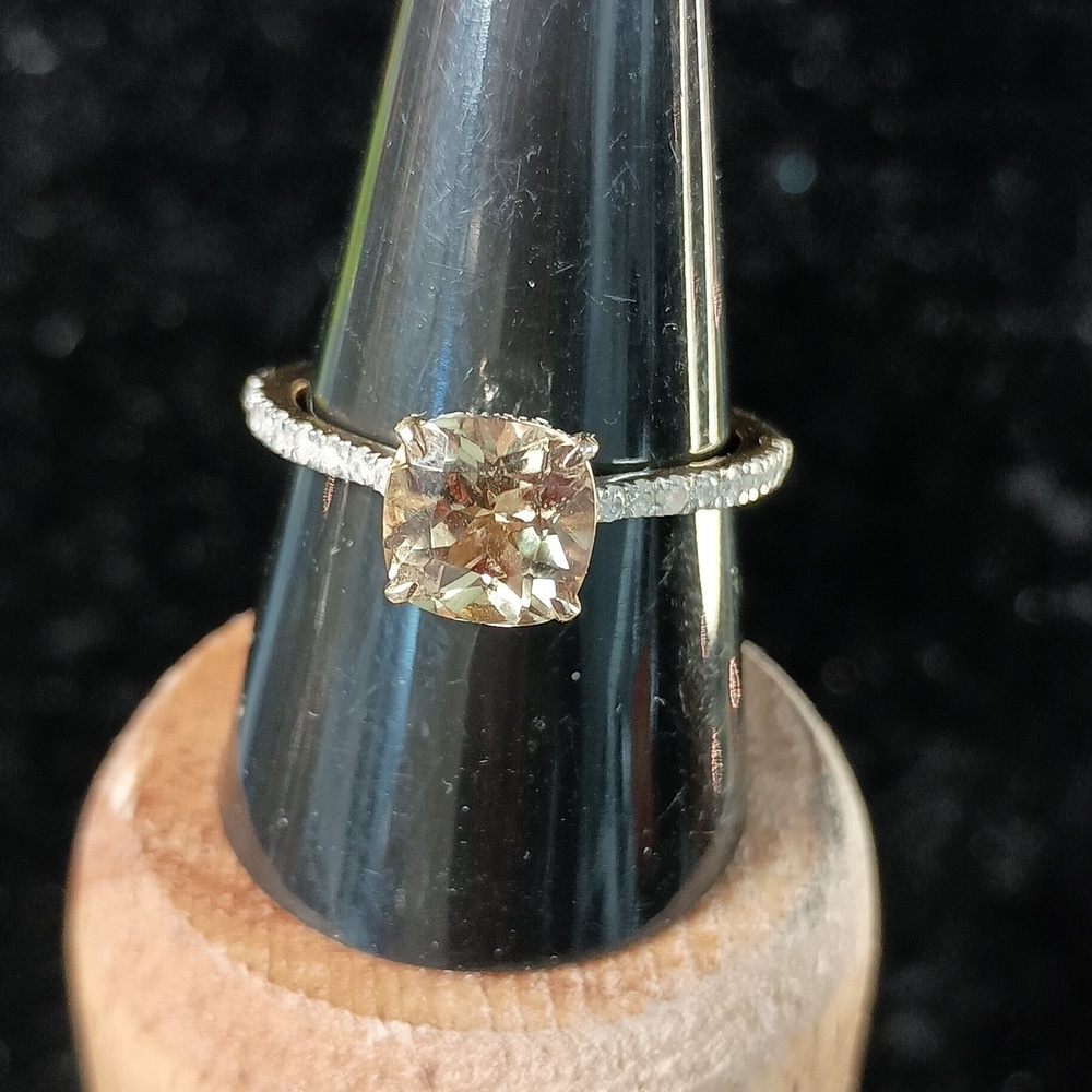 Rare turkizite ring. With diamonds in 14 karat yellow gold 2.5ctw